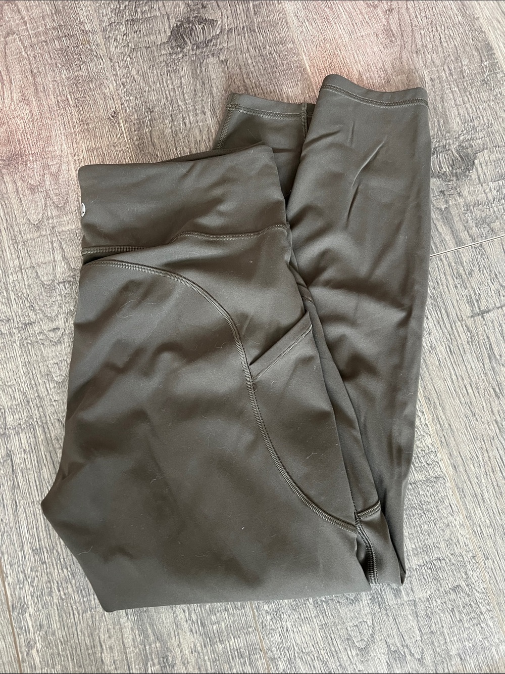lululemon olive green leggings w/pockets
